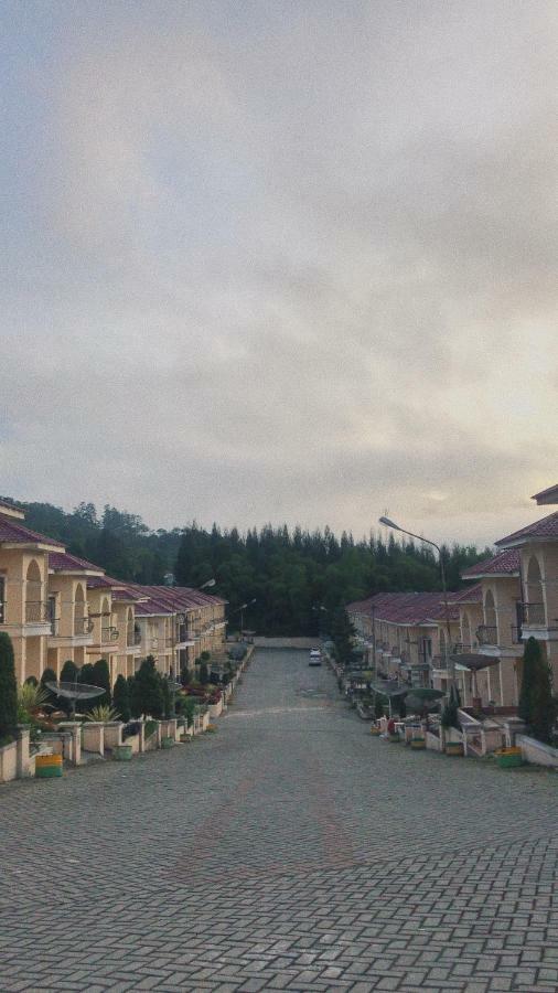 Villa Brastagi Resort Jalan Mimpin Tua Blok C No. 41 Berastagi Buitenkant foto