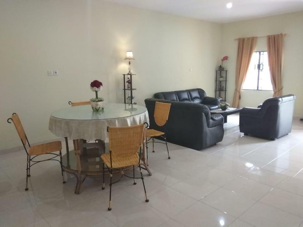 Villa Brastagi Resort Jalan Mimpin Tua Blok C No. 41 Berastagi Buitenkant foto