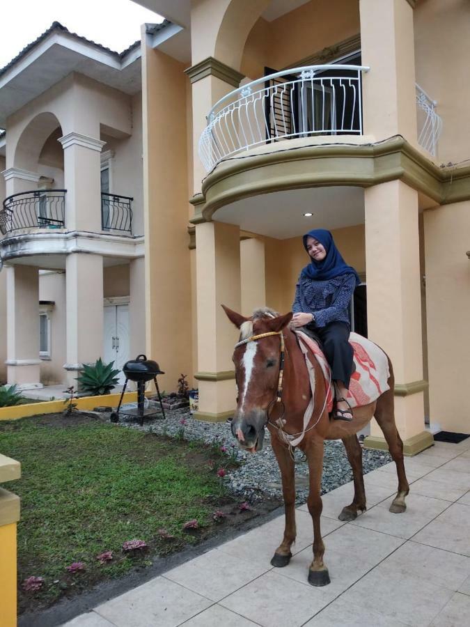 Villa Brastagi Resort Jalan Mimpin Tua Blok C No. 41 Berastagi Buitenkant foto