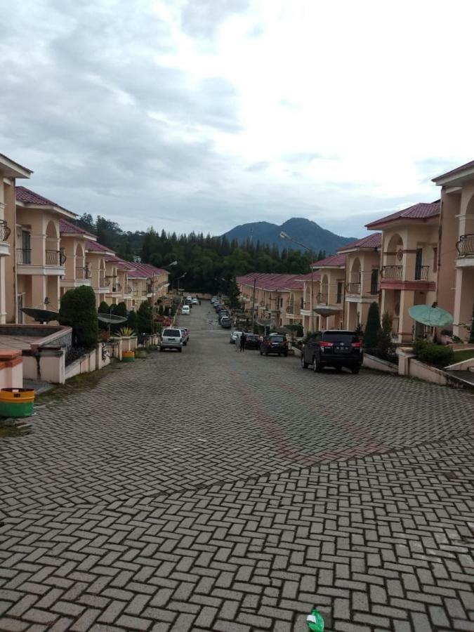 Villa Brastagi Resort Jalan Mimpin Tua Blok C No. 41 Berastagi Buitenkant foto