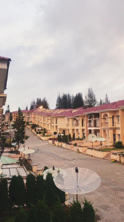 Villa Brastagi Resort Jalan Mimpin Tua Blok C No. 41 Berastagi Buitenkant foto